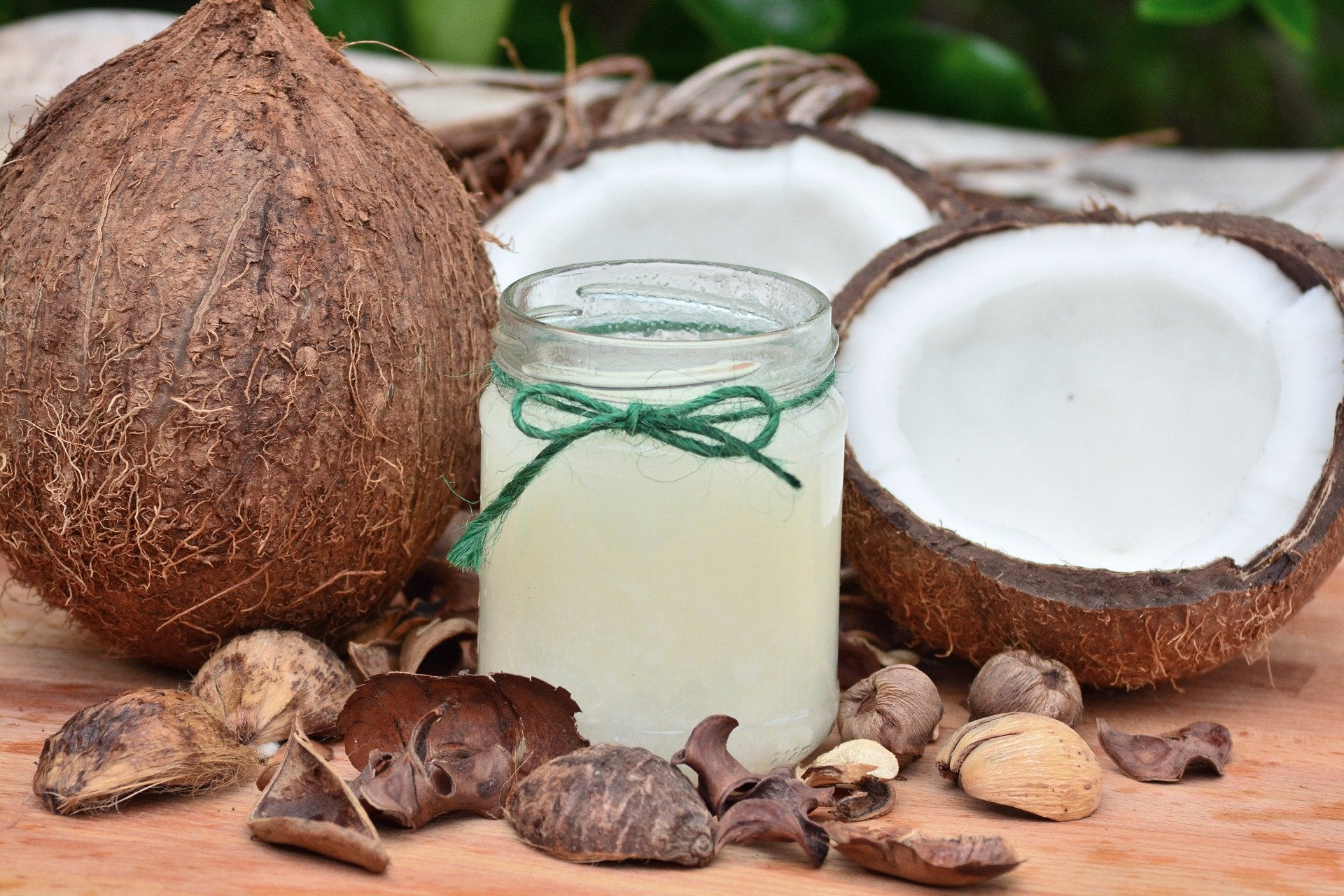 Zmarszczki lub rozstępy odbierają Ci pewność siebie? Wypróbuj olej kokosowy a przekonasz się, że jego cudowne właściwości przywrócą Twojej skórze jędrność i elastyczność!