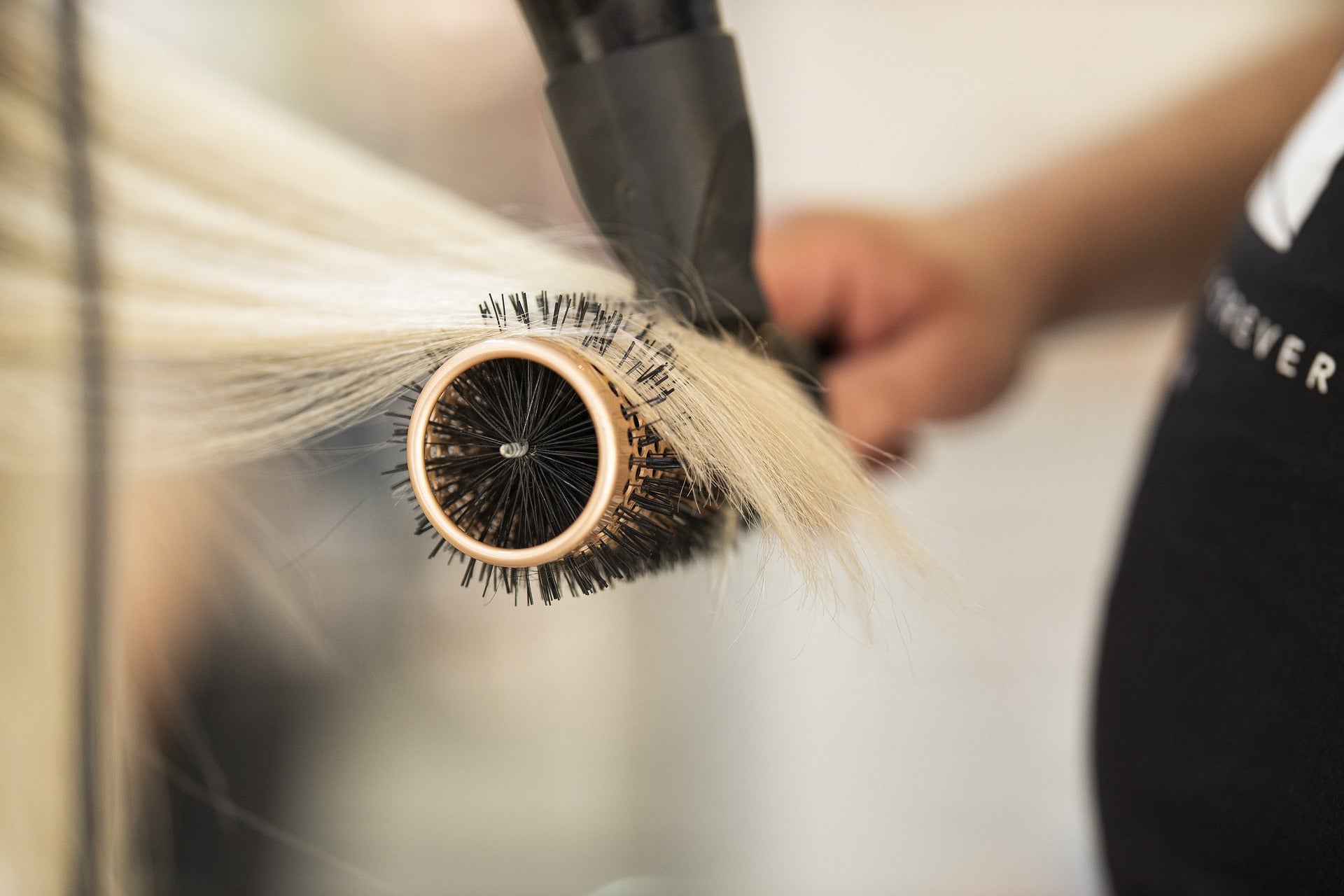 Czy przy łuszczycy można korzystać z usług fryzjerskich? Odpowiadamy!